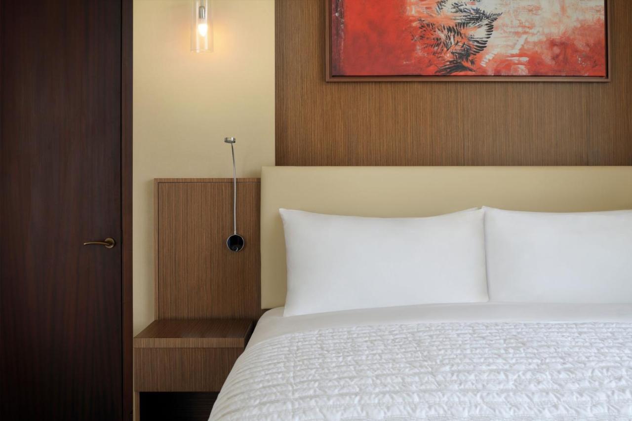 Le Meridien City Center Доха Екстериор снимка
