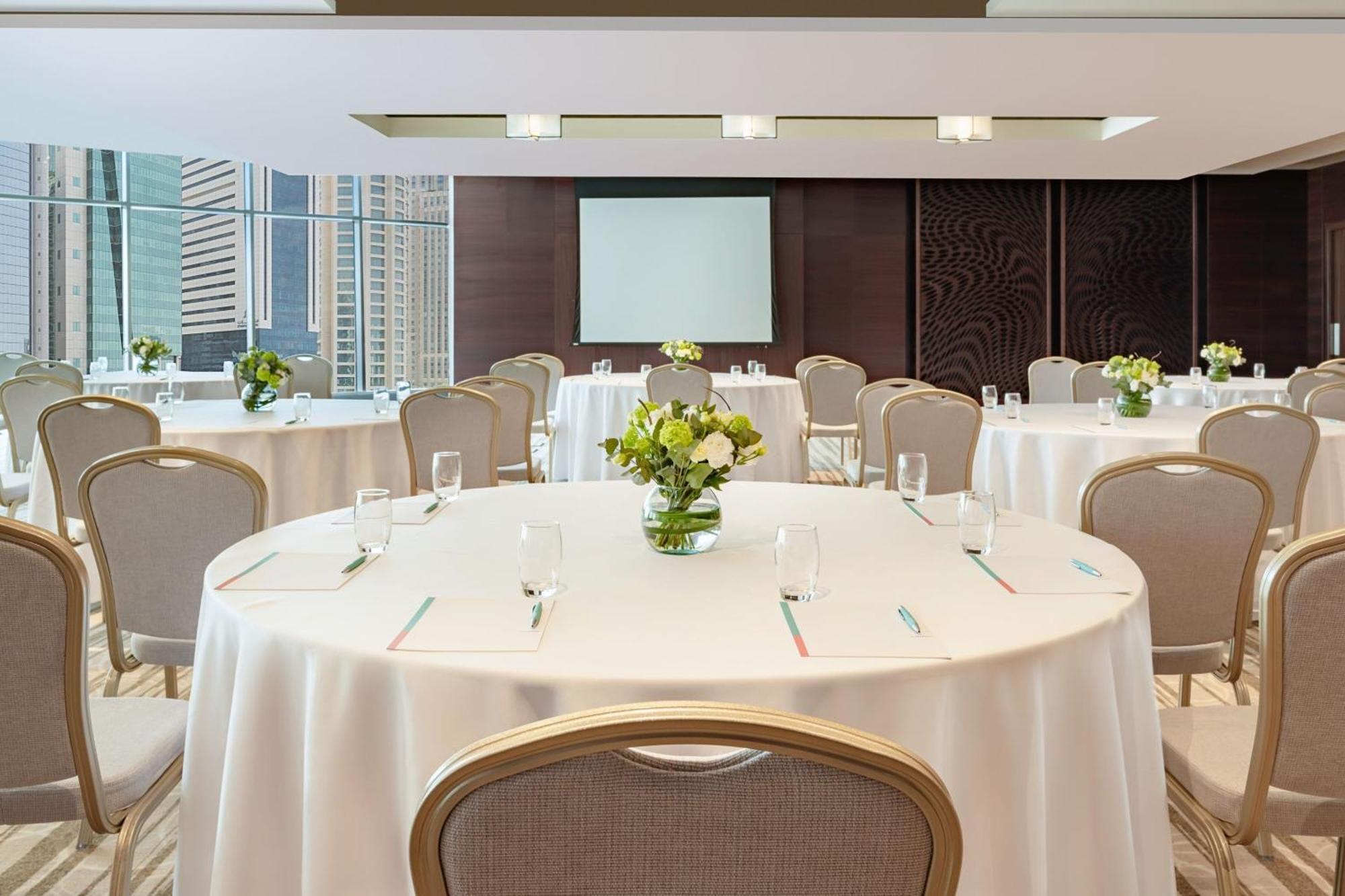 Le Meridien City Center Доха Екстериор снимка