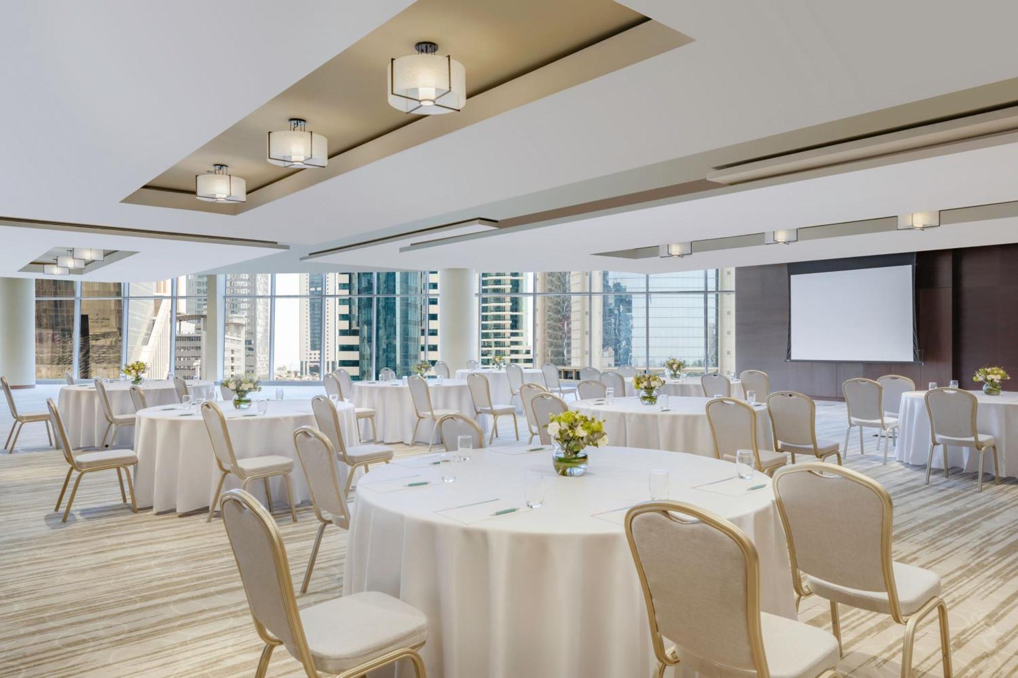 Le Meridien City Center Доха Екстериор снимка
