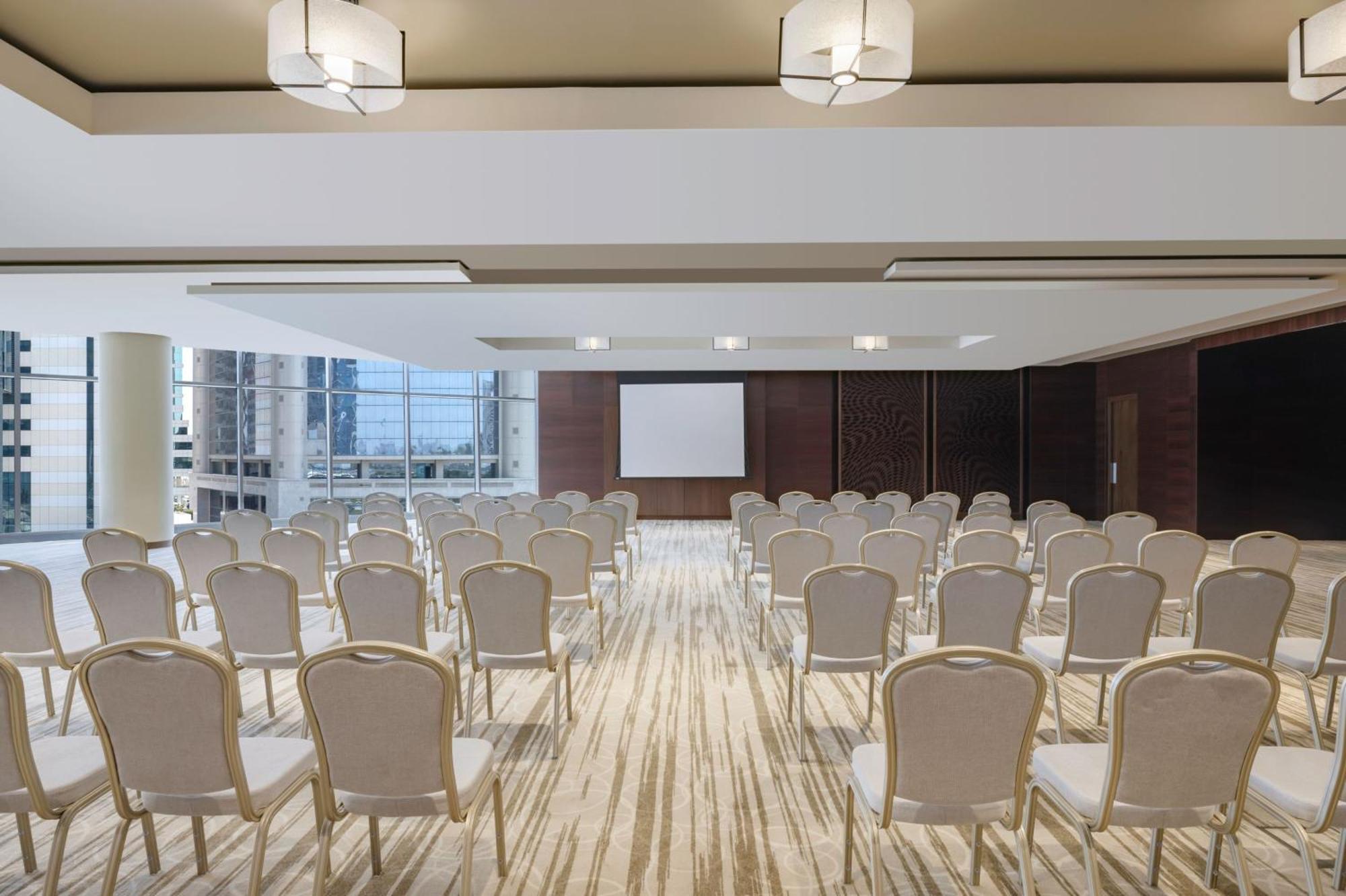 Le Meridien City Center Доха Екстериор снимка