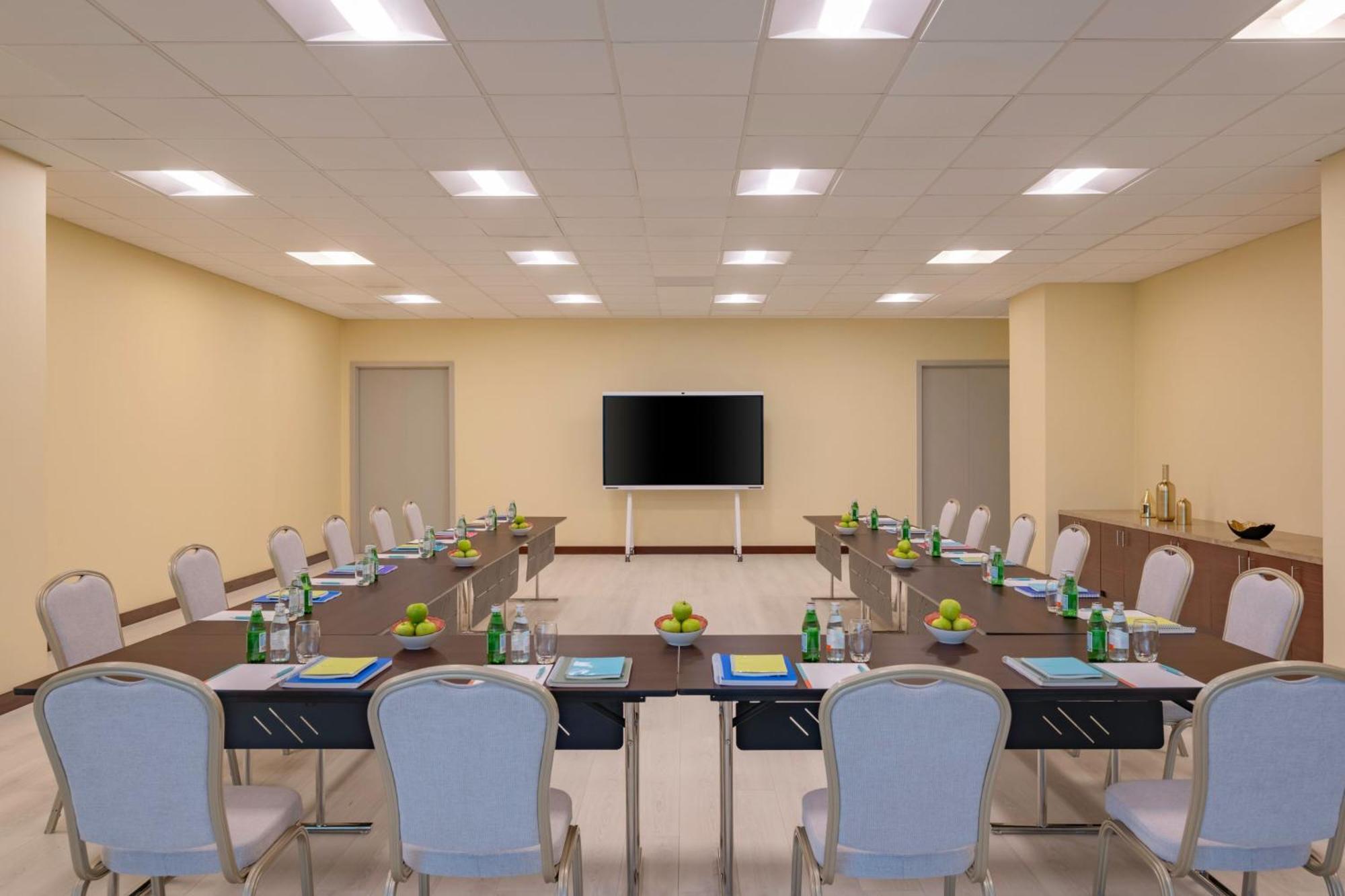 Le Meridien City Center Доха Екстериор снимка
