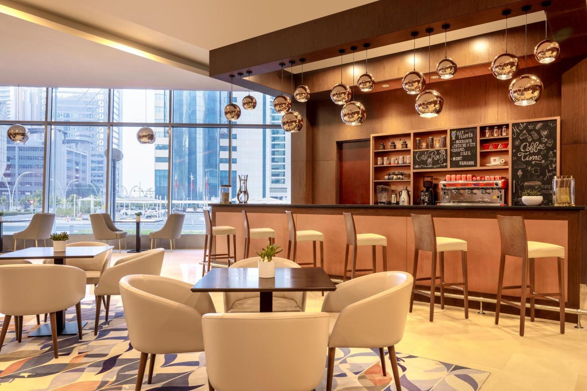 Le Meridien City Center Доха Екстериор снимка