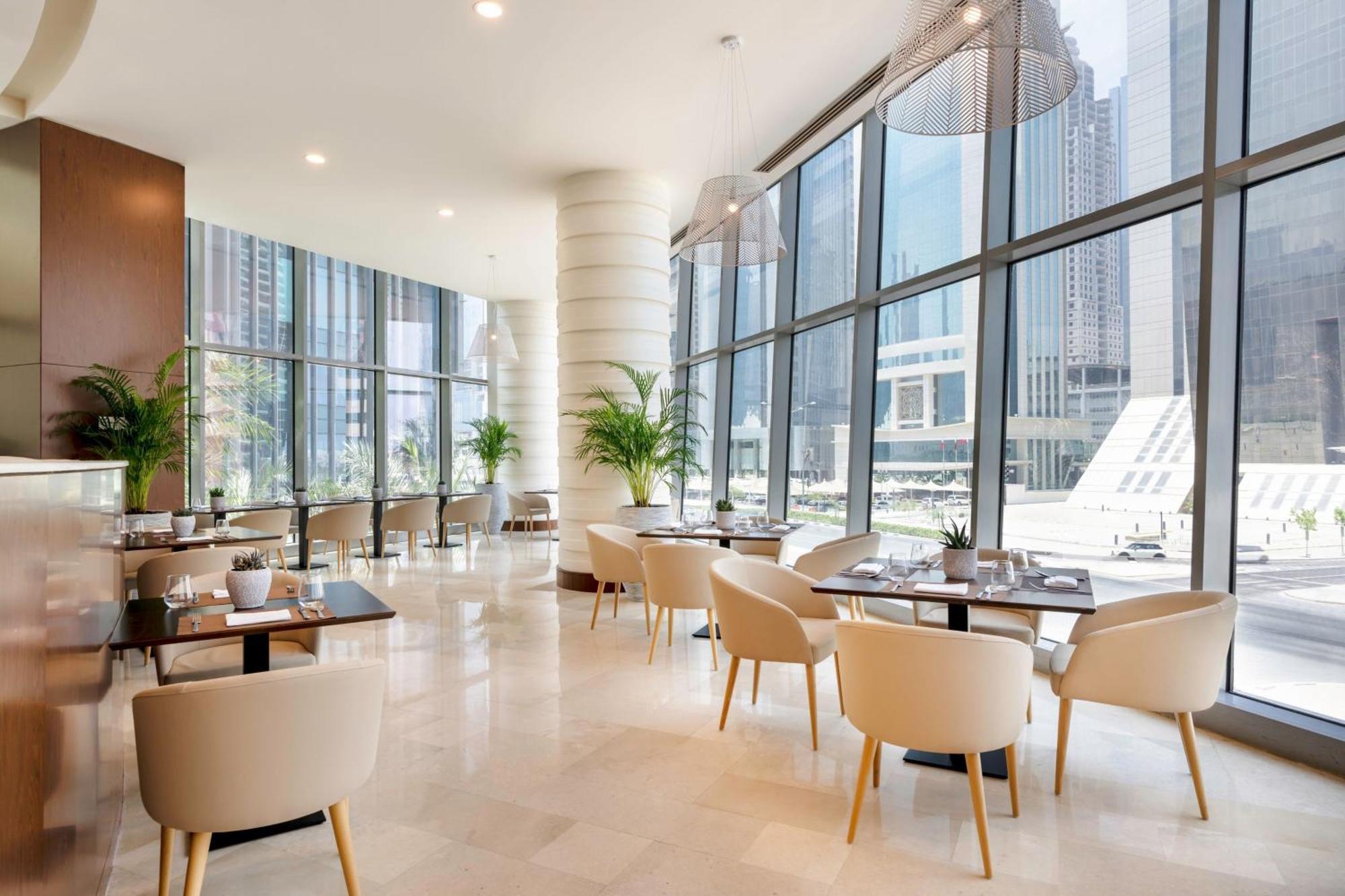 Le Meridien City Center Доха Екстериор снимка