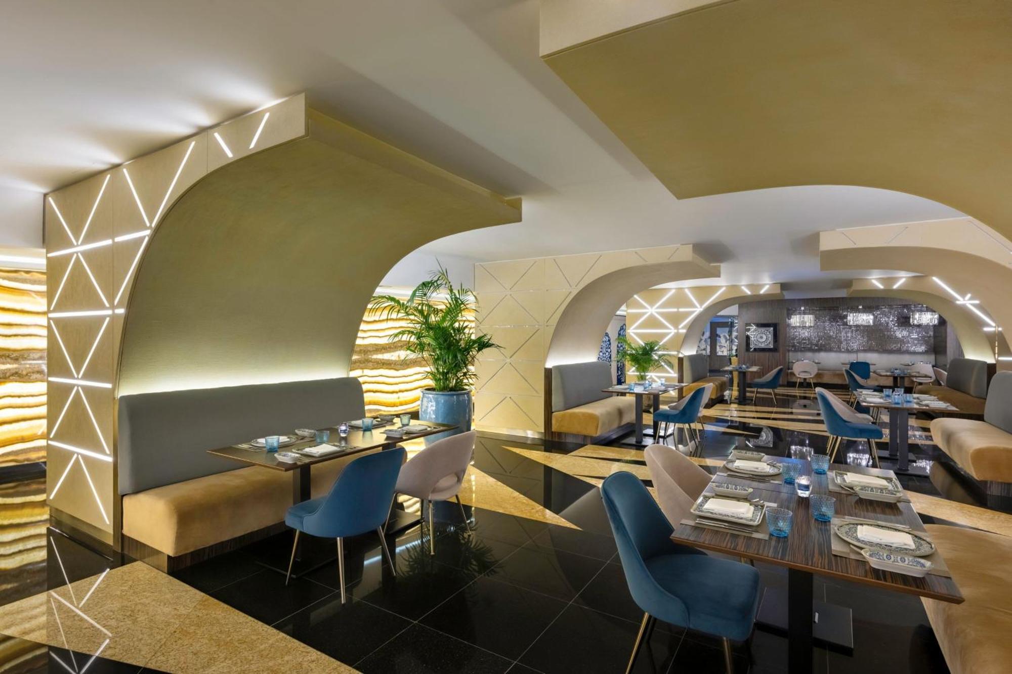 Le Meridien City Center Доха Екстериор снимка