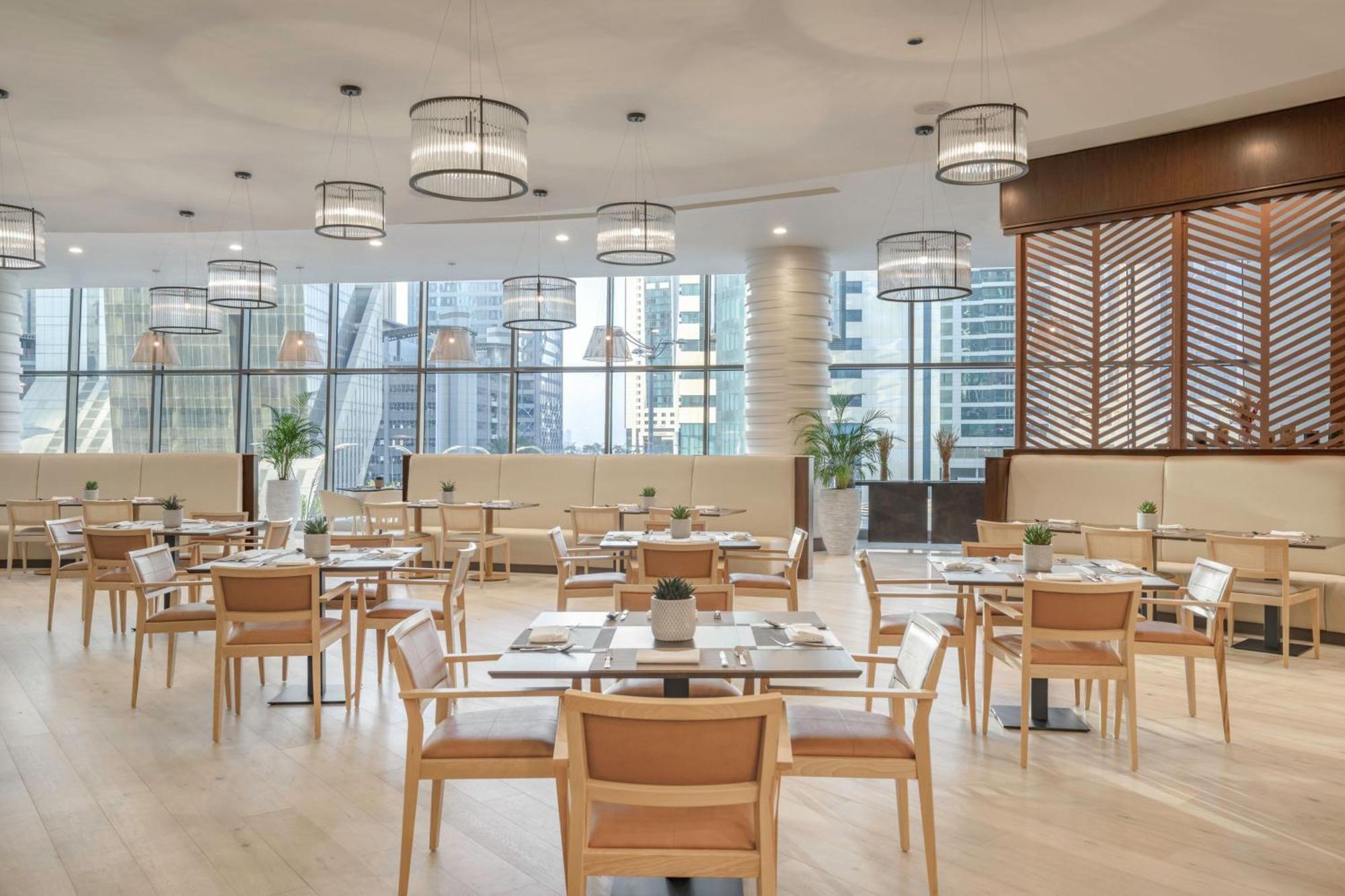 Le Meridien City Center Доха Екстериор снимка
