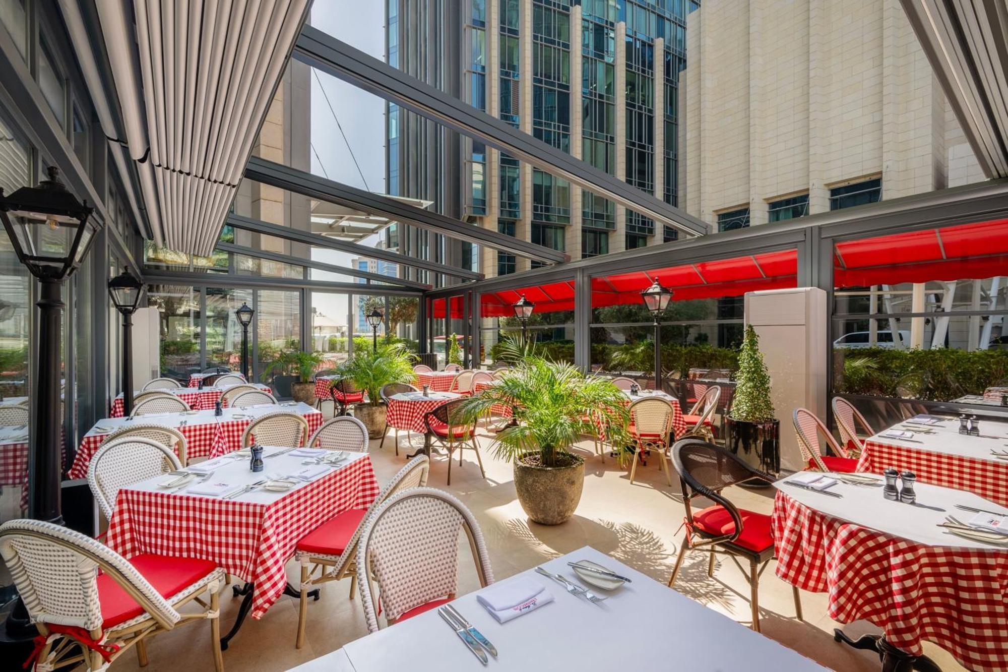 Le Meridien City Center Доха Екстериор снимка